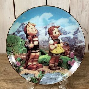 M.I. Hummel “Little Explorers”, Little Companions Plate Danbury Mint #Q9…